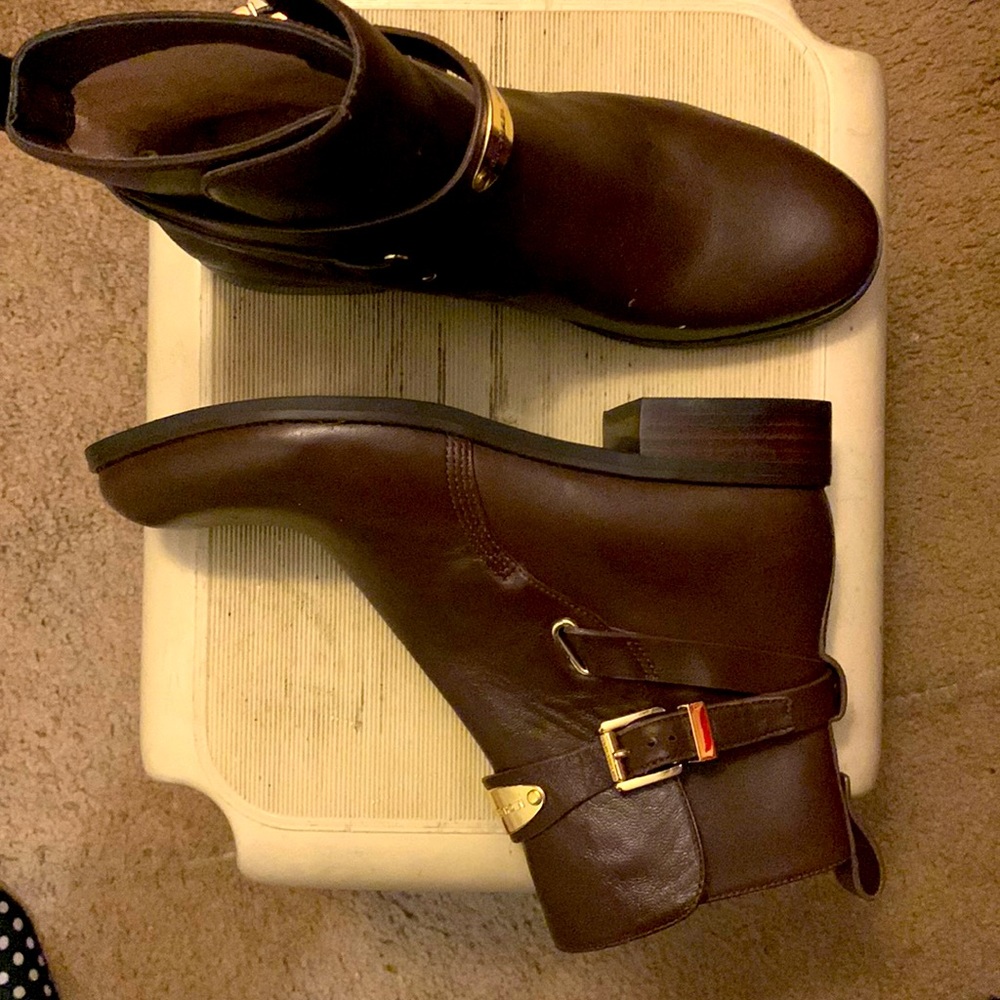 New out of box Brown booties,new never worn size 6